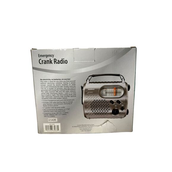 Radio Shack Emergency Crank Radio 20-238 AM/FM Flashlight Generator Powered NEW - Picture 3 of 4